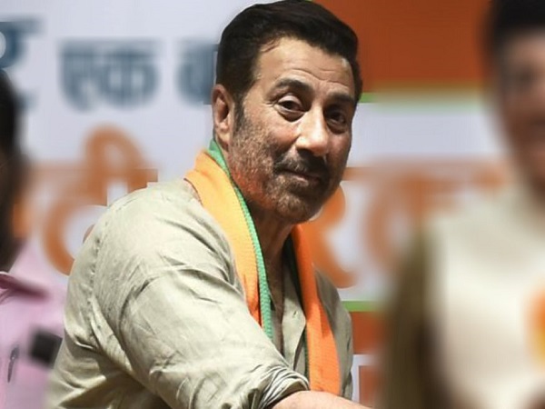 असली नाम है अजय सिंह देओल असली नाम है अजय सिंह देओल