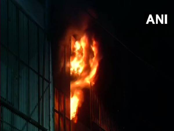 Delhi: Fire broke out at a factory in Jhilmil Industrial Area, No casualties reported Delhi: Fire broke out at a factory in Jhilmil Industrial Area, No casualties reported