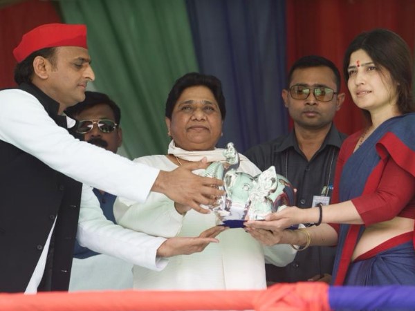  भाजपा वाले शहीदों की शहादत को भुना रहे हैं