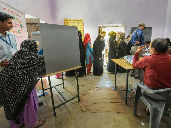 चुनावों में बूथ कब्जे की शिकायतें कोई नई बात नहीं