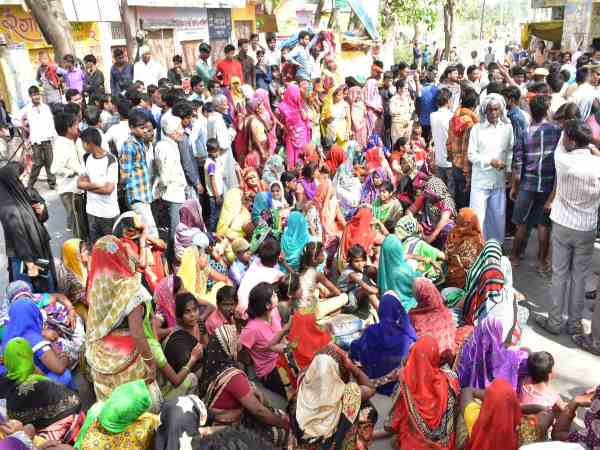 गुस्साए लोगों ने किया हाईवे जाम