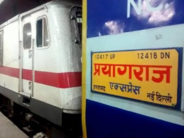 सो रही छात्रा को गलत तरीके से छू रहा था