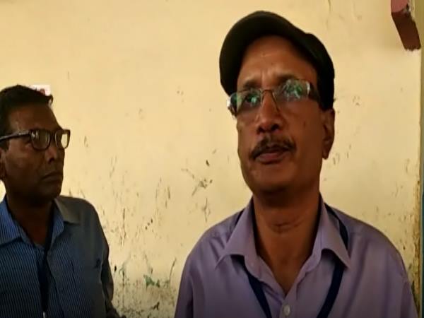 fight between Policeman and polling officer in farrukhabad