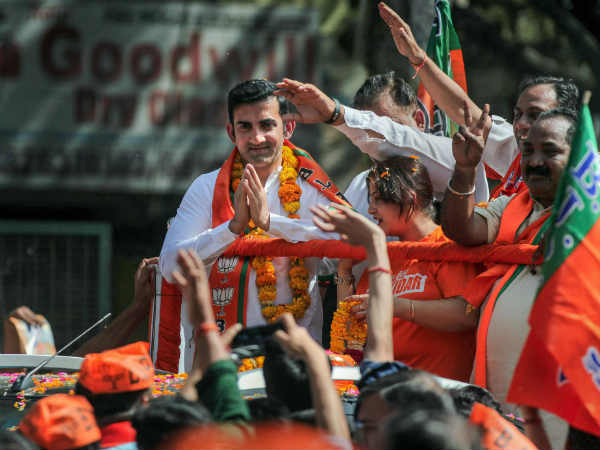 बिना इजाजत रैली निकालने पर आयोग भी 'गंभीर'