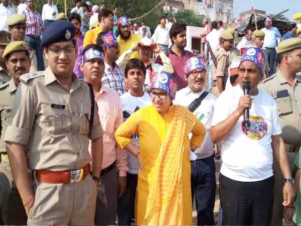 जागरुकता गीत-संगीत चलता रहा