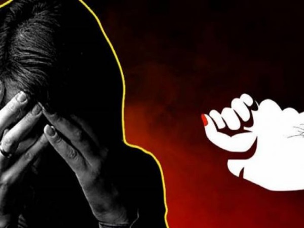 युवती ने लगाए लूट के आरोप युवती ने लगाए लूट के आरोप