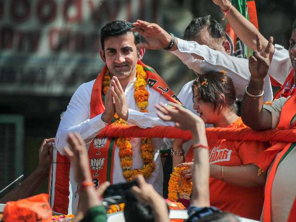 गौतम गंभीर भी विवादों में फंसने लगे हैं