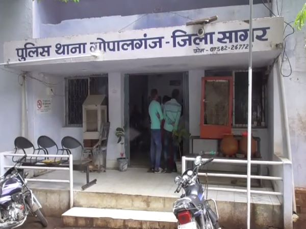 शराब पीकर करता था गाली-गलौच