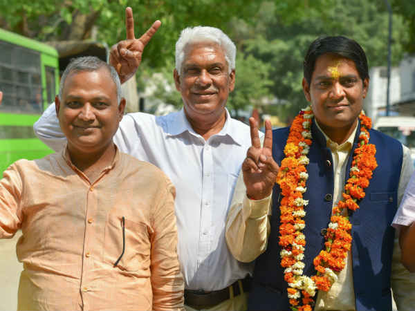 एक और 'AAP' उम्मीदवार का दावा