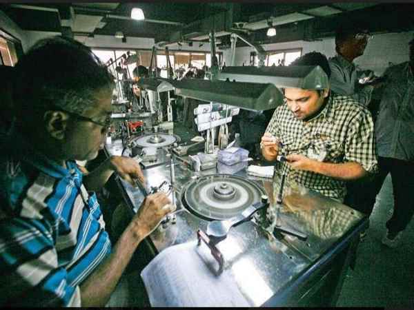 सूरत में घटी, लेकिन देश में बढ़ी बिक्री