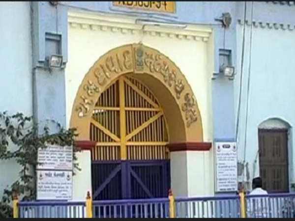 मोबाइल फोन के इस्तेमाल को रोकने के लिए जामर प्रणाली सक्रिय मोबाइल फोन के इस्तेमाल को रोकने के लिए जामर प्रणाली सक्रिय