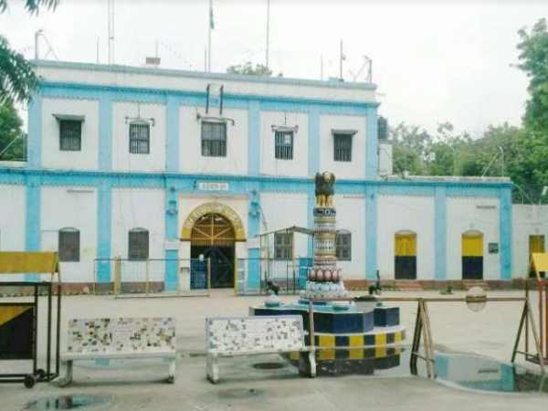 5 वर्षों में गुजरात की जेलों में 200 से अधिक मोबाइल फोन जब्त 5 वर्षों में गुजरात की जेलों में 200 से अधिक मोबाइल फोन जब्त