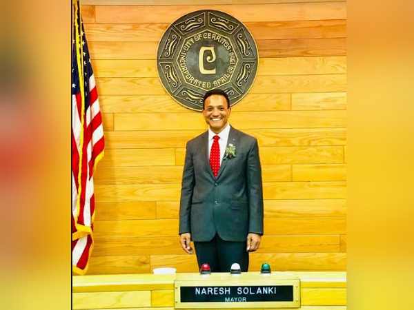 परिजन दे रहे बधाईयां