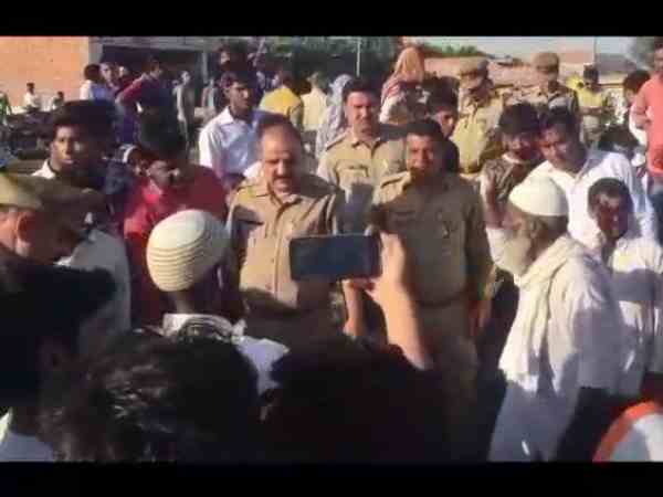 two children died after wall collapse during unloading of sand from truck