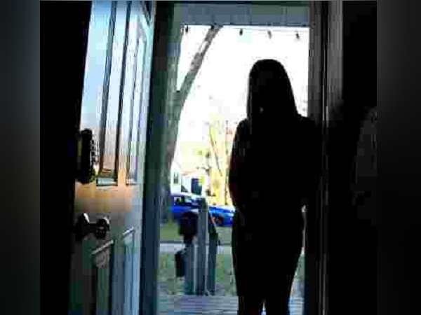 मालिक की बेटी ने पिता को बताई नौकर की करतूत