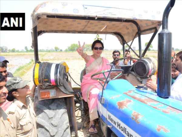 ट्रैक्टर चलाने का फोटो हुआ वायरल ट्रैक्टर चलाने का फोटो हुआ वायरल