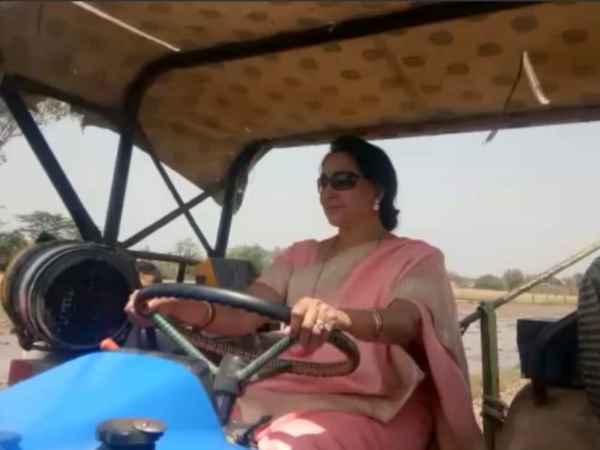 भाजपा नेताओं ने खींचे फोटो भाजपा नेताओं ने खींचे फोटो