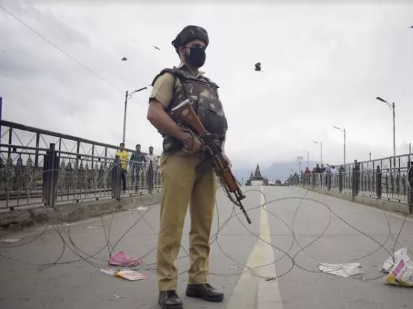 आरएसएस के दिवंगत नेता की मां ने डाला वोट आरएसएस के दिवंगत नेता की मां ने डाला वोट