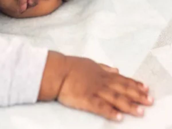 जानवरों की तरह पिजड़े में कैद थे बच्चे