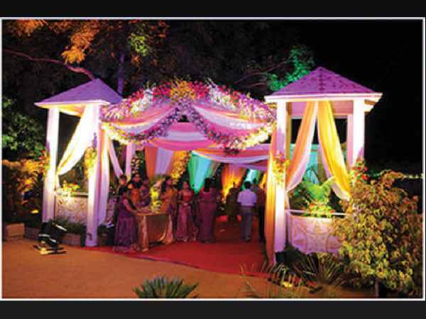 'चुनाव के मौके पर ऐसे कार्ड नहीं छपवा सकते' 'चुनाव के मौके पर ऐसे कार्ड नहीं छपवा सकते'