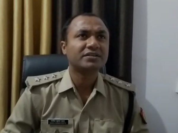 सं​चालित समेत सात गिरफ्तार, अपत्तिजनक वस्तुएं बरामद