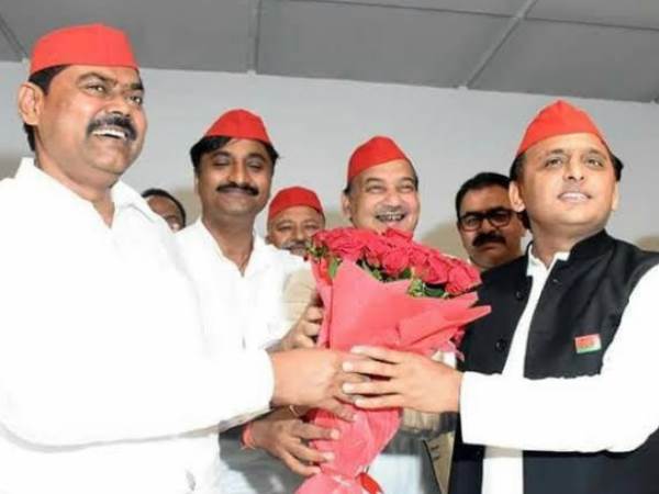 पत्नी भी करोड़पति