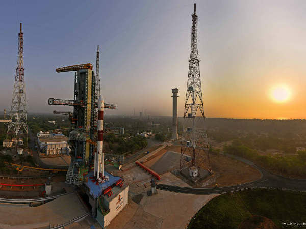 एसैट के मलबे से होकर गुजरना पड़ा एमीसैट को 