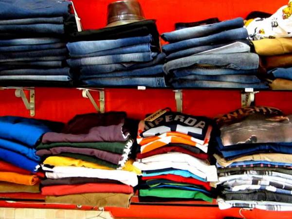 Jaisalmer Readymade cloth store owner offered 10 percent discount to voters Jaisalmer Readymade cloth store owner offered 10 percent discount to voters