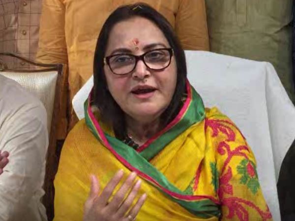 आजम पर जया का बड़ा हमला आजम पर जया का बड़ा हमला