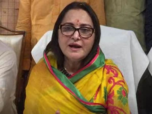 सांसद को दबंगई से दबाया गया सांसद को दबंगई से दबाया गया