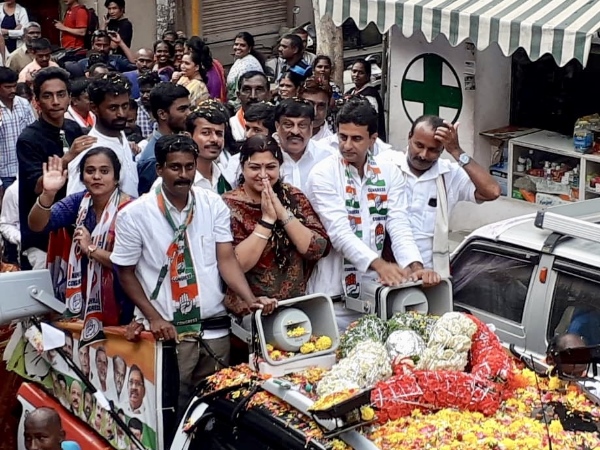  खुशबू कांग्रेस की 40 स्टार प्रचारकों में से एक हैं