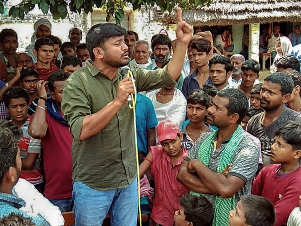 डॉक्यूमेंट्री फिल्म निर्माता अराधना अपने पति के साथ बेगुसराय पहुंची हैं डॉक्यूमेंट्री फिल्म निर्माता अराधना अपने पति के साथ बेगुसराय पहुंची हैं