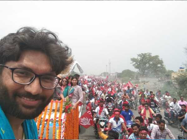 जेएनयू से भी पहुंचे हैं छात्र