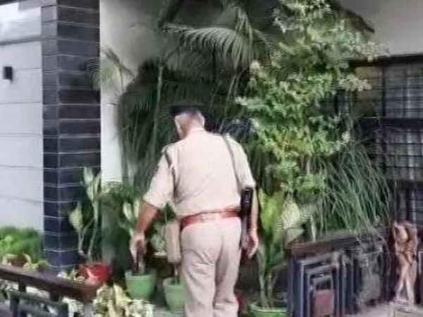 छापों की टाइमिंग पर सवाल