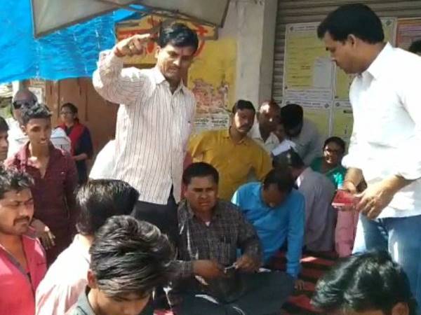 क्या कहते हैं अ​धिकारी