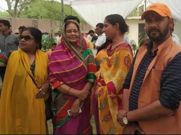 सपा प्रत्याशी घो​षित ना होने का फायदा