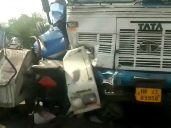 four killed many injured road accident in kanpur four killed many injured road accident in kanpur