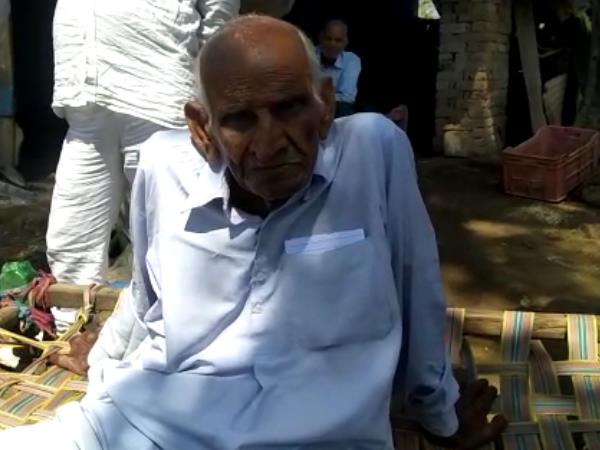 oldest 107 year old man cast his vote in agra oldest 107 year old man cast his vote in agra