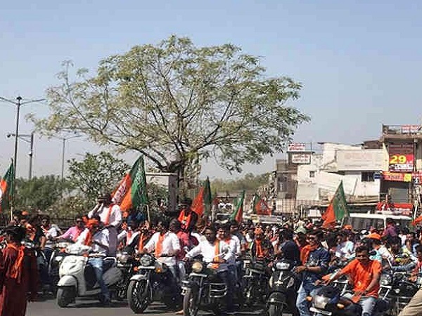 Phir Ek Baar Modi Sarkar slogans in amit shah roadshow ahmedabad Phir Ek Baar Modi Sarkar slogans in amit shah roadshow ahmedabad
