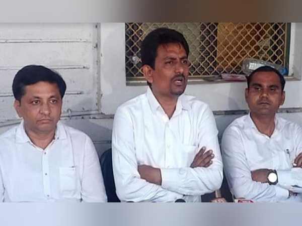 स्थानीय कांग्रेस कार्यकर्ताओं के चलते बढ़ी अल्पेश की मुसीबत स्थानीय कांग्रेस कार्यकर्ताओं के चलते बढ़ी अल्पेश की मुसीबत