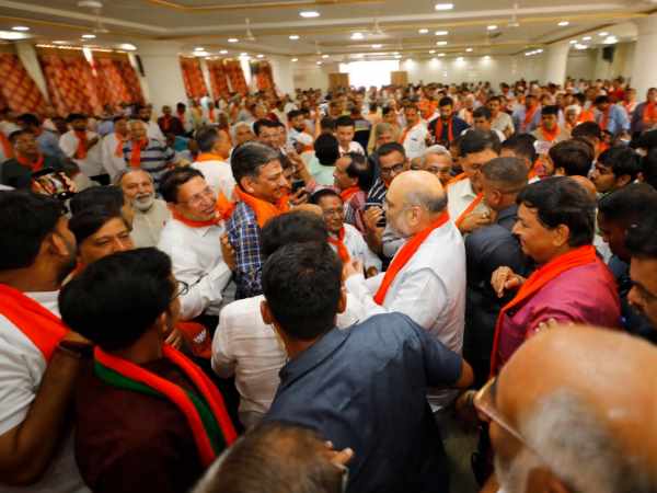 जनसभा के बजाए शाह ने किया जनसंपर्क