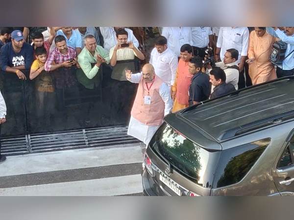 मां हीराबा ने ऐसे किया घर पर मोदी का स्वागत