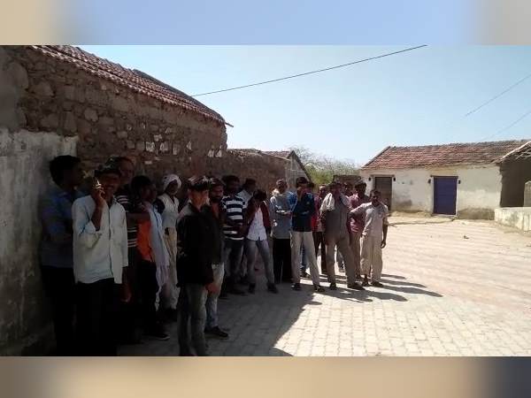 code of conduct violation in junagadh during lok sabha voting