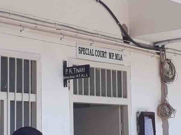 warrant issued against deputy cm keshav prashad maurya