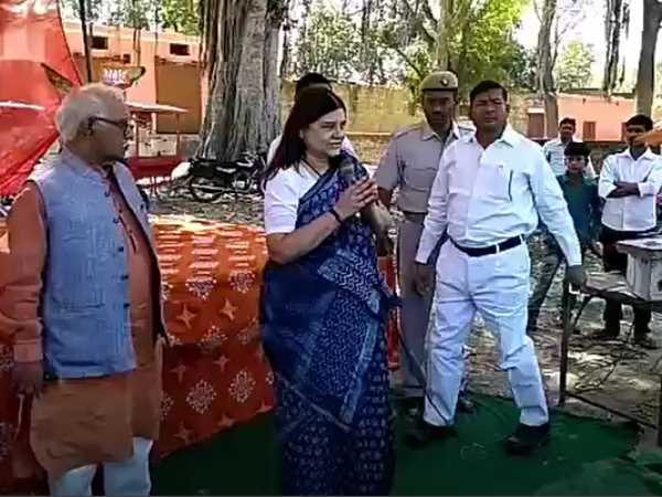 विधायक की गैरमौजूदगी पर भड़कीं