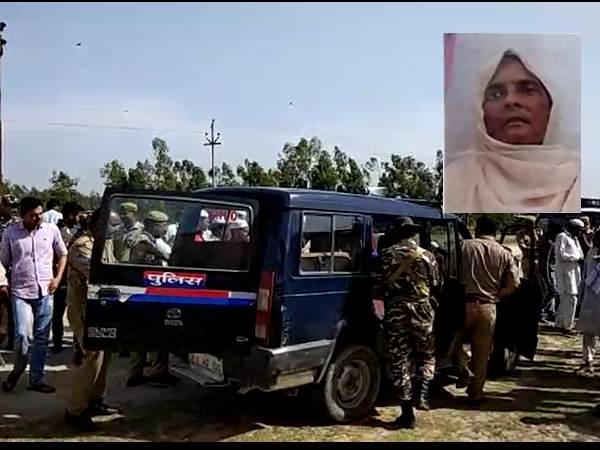 धूप में लाइन में खड़ी रही धूप में लाइन में खड़ी रही