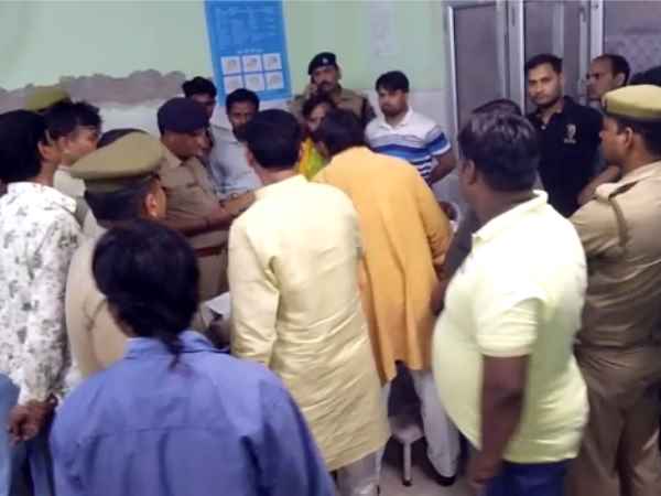 अस्पता में लगी भाजपाइयों की भीड़