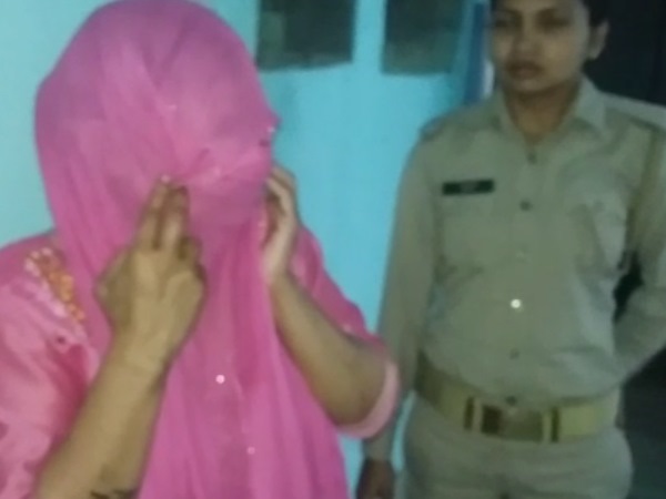 कैंची से काटे बाल, कालिख पोत सड़क पर दौड़ाया कैंची से काटे बाल, कालिख पोत सड़क पर दौड़ाया