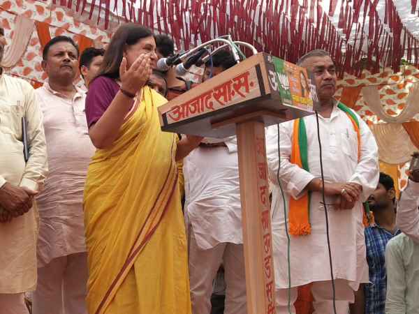 A, B, C, D में होता है विकास