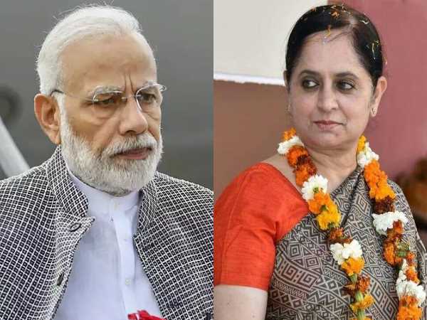 मंच पर पहली कतार में मृगांका सिंह